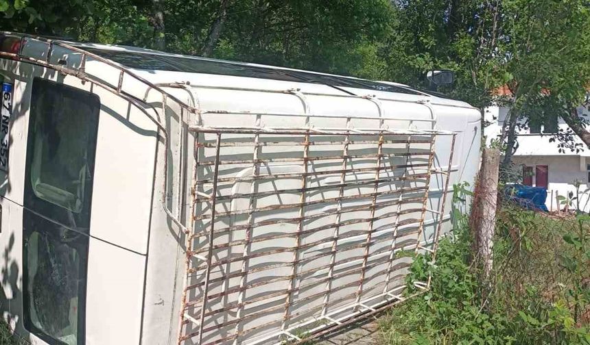 Zonguldak’ta minibüs devrildi: 3 yaralı