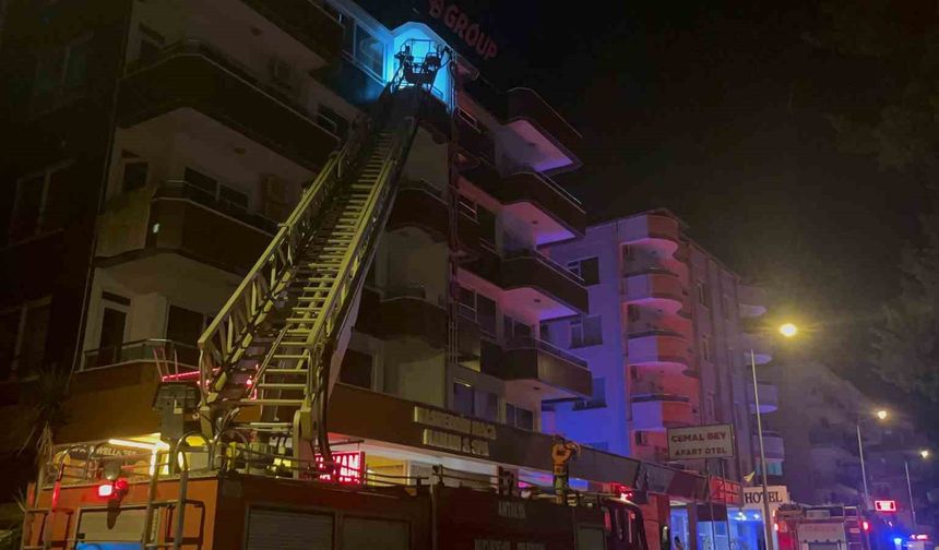 Alanya’da apart otelde yangın korkuttu