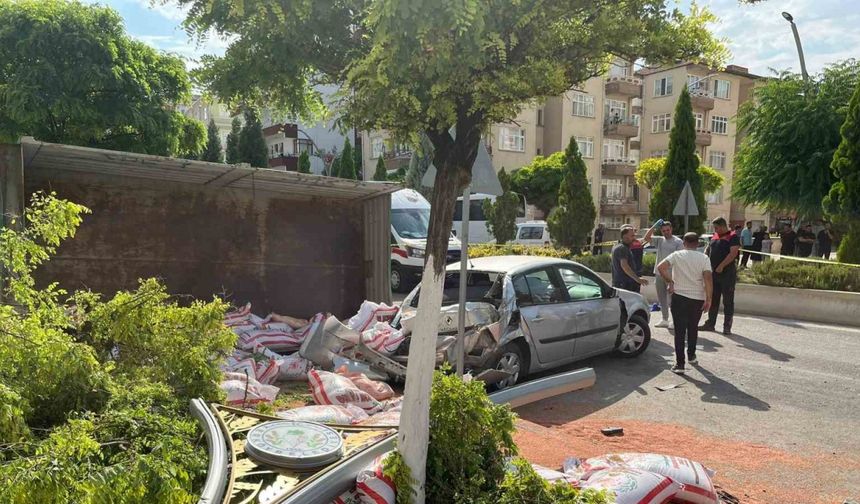 Freni patlayan tır zincirleme kazaya yol açtı, 1 kişi hayatını kaybetti