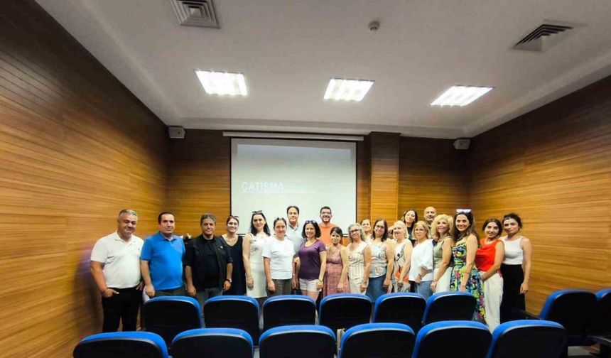 İzmir’de eğitim çalışanlarına ’İletişim ve Stres Yönetimi’ kursu