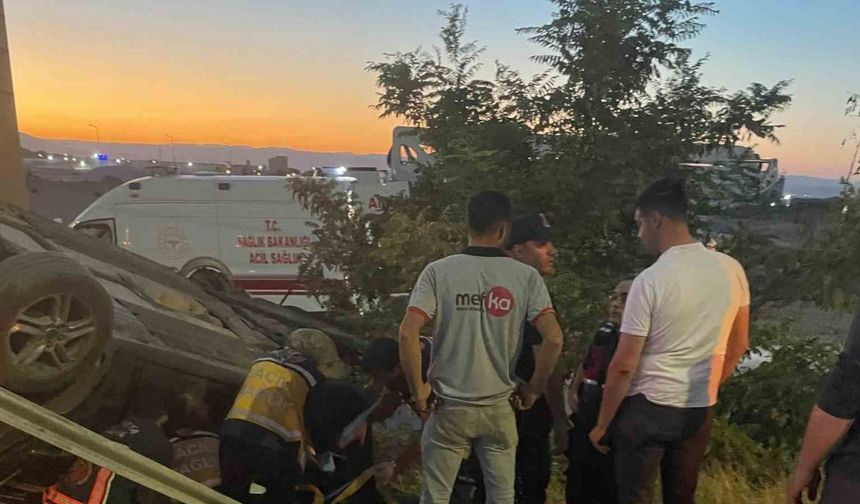 Kamyon ile otomobil çarpıştı: 2 yaralı