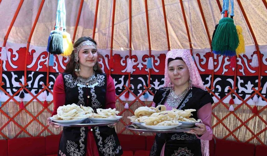 Kırgız Türkleri binlerce yıllık tarihe sahip Boz Üylerde kültürlerini tanıtıyorlar