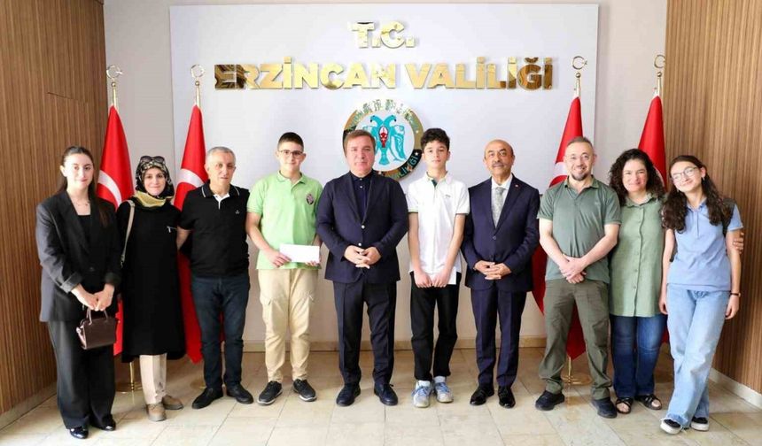 LGS’de 500 tam puan alan öğrenci ve aileleri Vali Aydoğdu’yu ziyaret etti