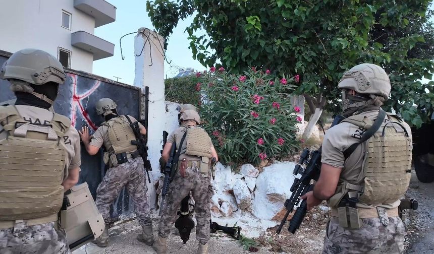 Mersin’de fuhuş operasyonu: 22 şüpheli gözaltına alındı