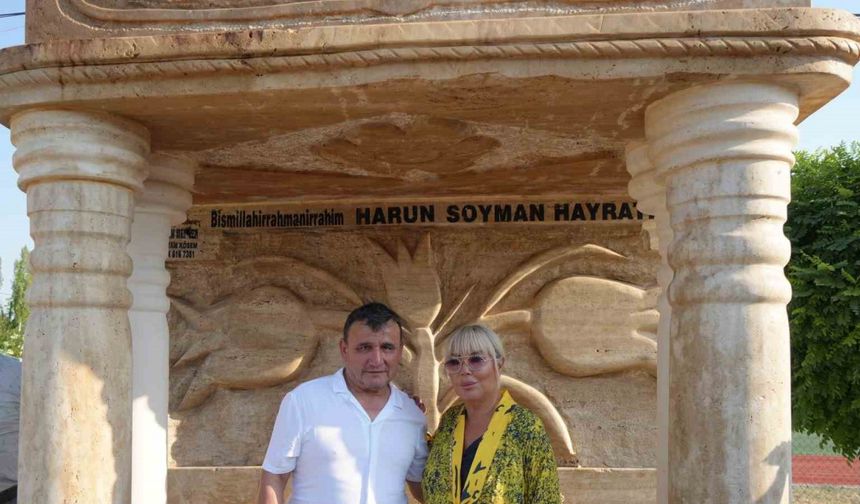 Safiye Soyman oğlunun adına yaptırdığı hayratı gözyaşı dökerek açtı: "Dışım gülüyor ama içim yanıyor"