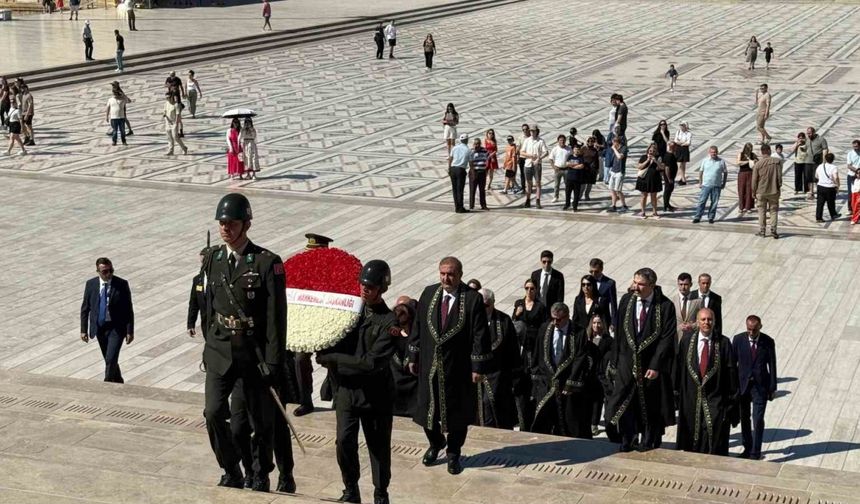 Uyuşmazlık Mahkemesi 80. kuruluş yıl dönümünde Anıtkabir’i ziyaret etti