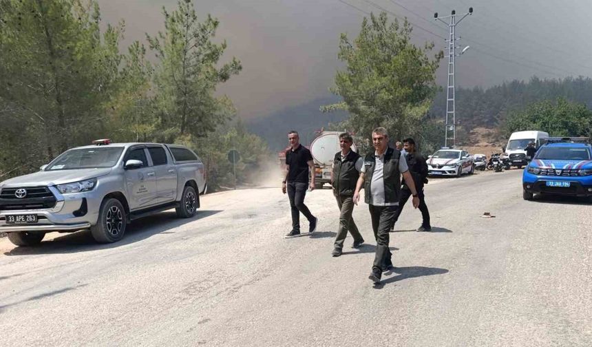 Vali Toros, Silifke’deki yangın söndürme çalışmalarını yakından takip etti