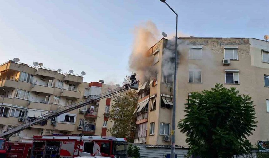 Antalya’da 5 katlı binada korkutan yangın