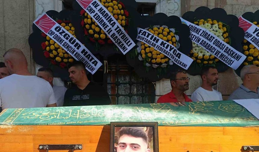 Çanakkale’deki kazada hayatını kaybeden iki genç Edirne’de toprağa verildi