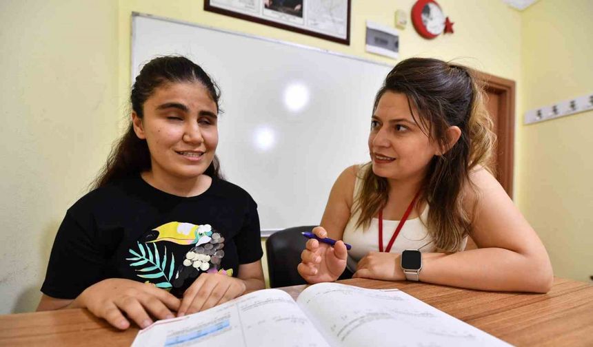 İlk 10 bine giren görme engelli Nazalin, Ankara Üniversitesine yerleşti