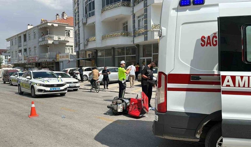 Karaman’da otomobille çarpışan motokurye yaralandı