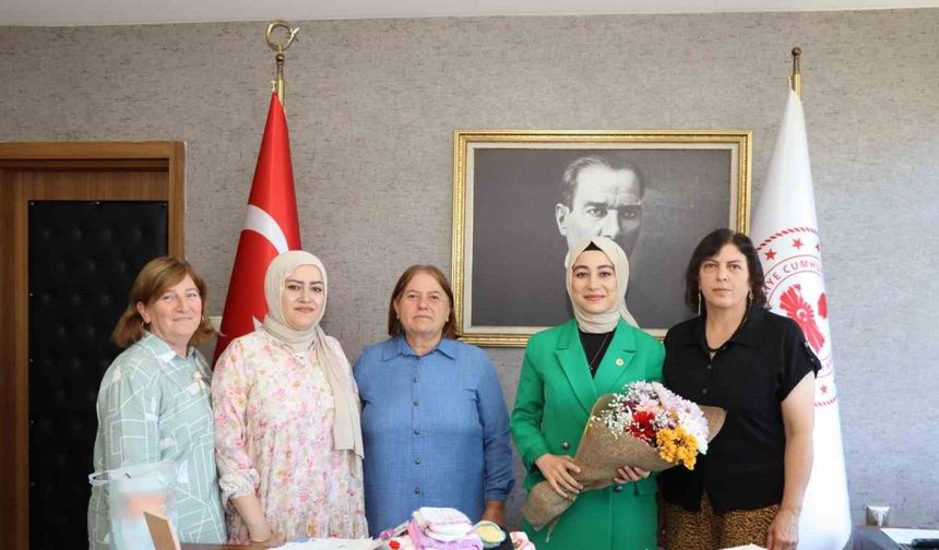 Kaymakam hanıma, mahalleliden anlamlı ziyaret