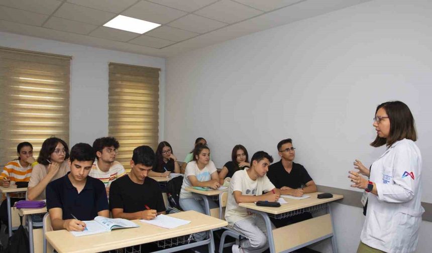 Mersin’de bin 554 öğrenci ücretsiz kurslarla üniversiteli oldu