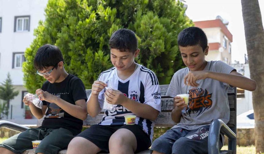 Mersin’de çocuklara yaz boyu ücretsiz dondurma keyfi