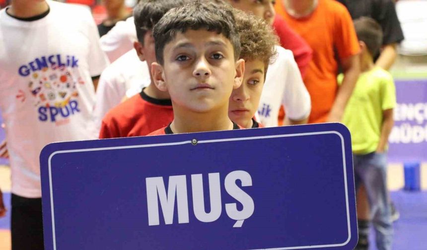 Muş’ta 17 ilden 250 sporcu minderde buluştu