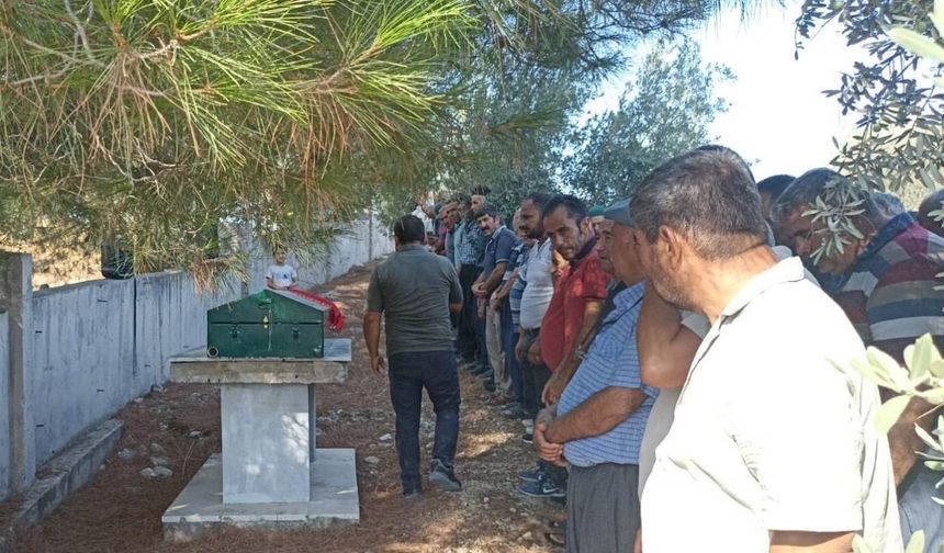 Ölü bulunan üniversite öğrencisinin cenazesi Mersin’de toprağa verildi