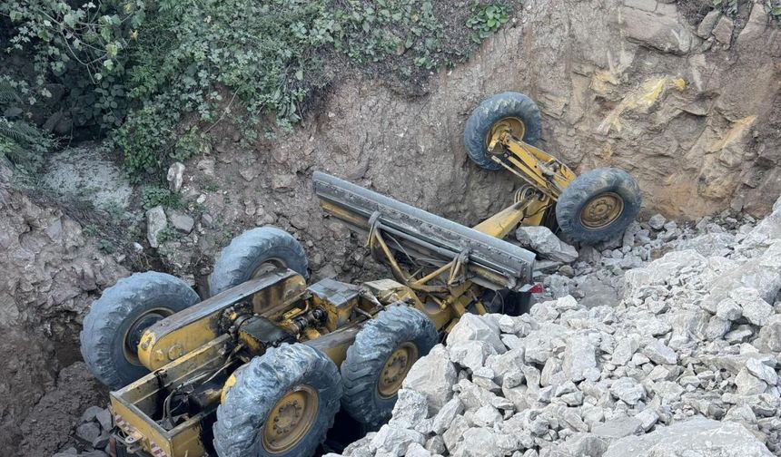 Ordu’da freni patlayan iş makinası uçuruma yuvalandı: O anlar kamerada