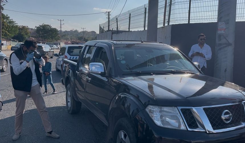 Seyir halindeki arabayı kurşun yağmuruna tuttular
