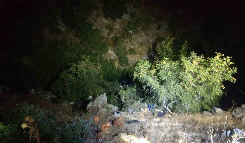 Susurluk’ta şarampole yuvarlanan araçta 2 kişi yaralandı