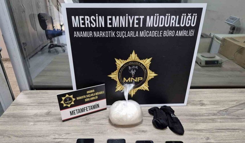 Uyuşturucu ele geçirilen araçtaki biri eski avukat 3 şüpheli tutuklandı