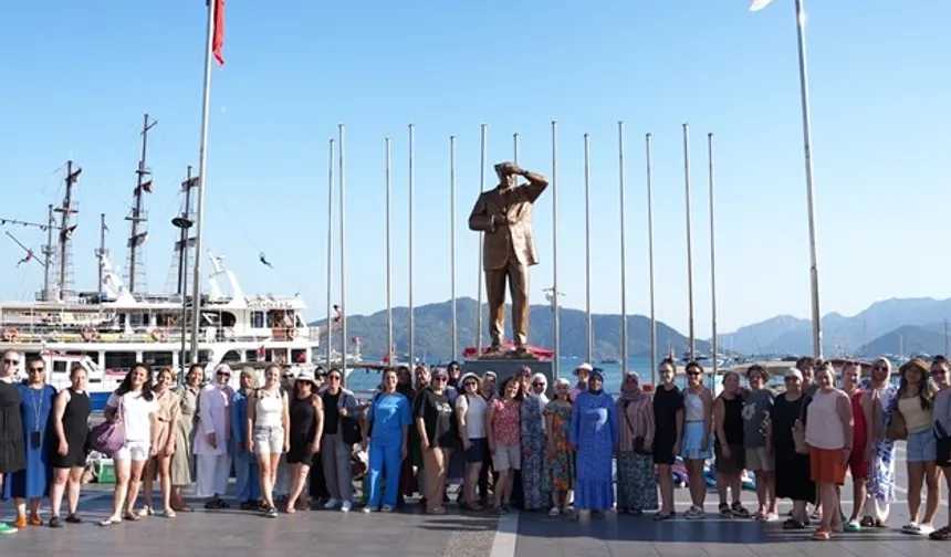 Denizlili kadınların Marmaris’te mavi yolculuk keyfi