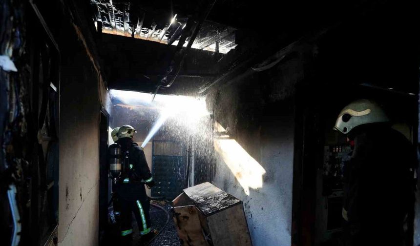Antalya’da alt katta yakılan soba üst katı küle çevirdi