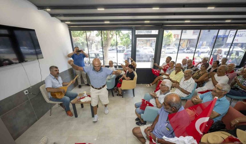 Erdemli Emekli Evi türkülerle şenlendi