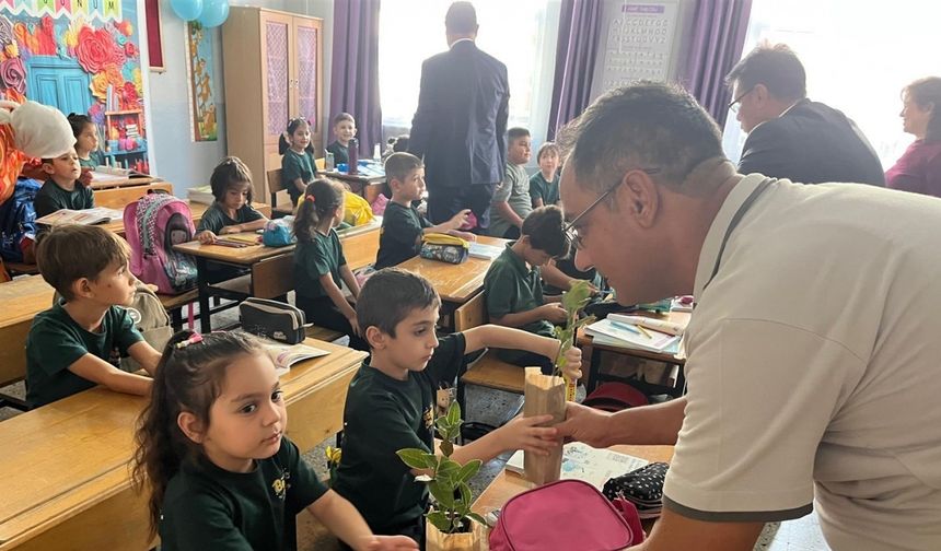 ’Her çocuk bir fidan, ilk ders yeşil vatan’ etkinliği Mersin’de gerçekleştirildi