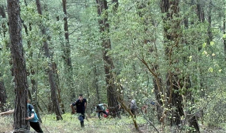Kayalıklardan düşerek yaralanan şahıs 4 saatlik operasyonla kurtarıldı