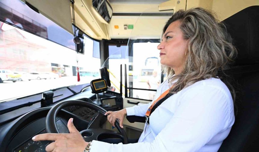 Mersin’de 2 çocuk annesi ücretsiz kursla otobüs şoförü oldu