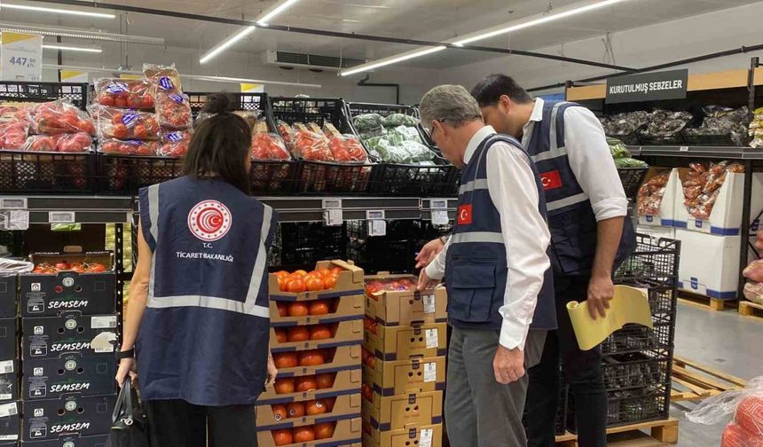Mersin’de marketler denetleniyor