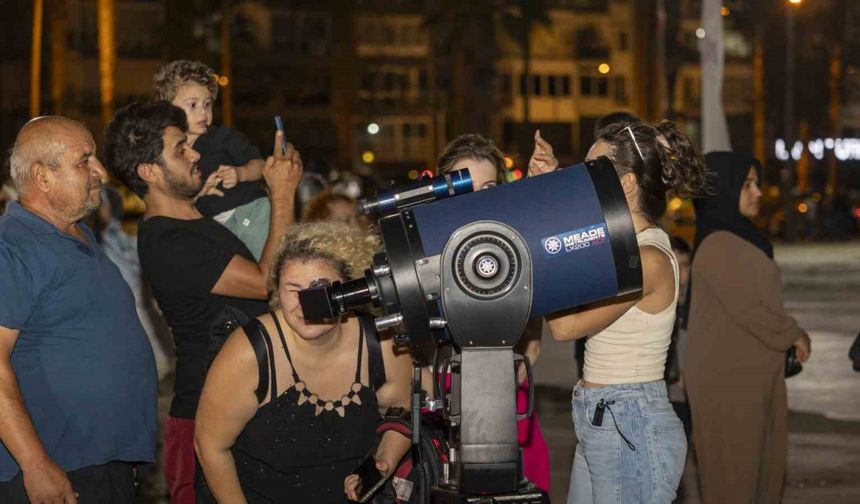 Mersinliler ’tam ay tutulması’nı ilgiyle izledi