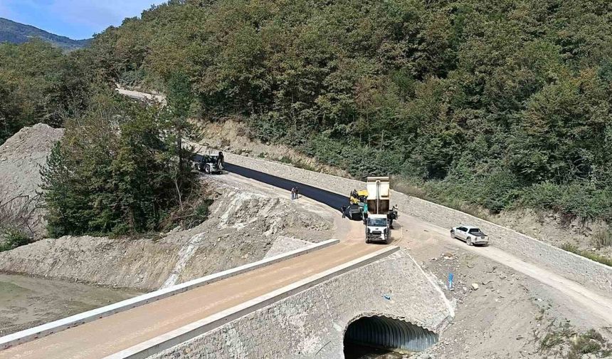 Türkeli’de Oymayaka-Sarmaşık grup yolunda asfaltlama tamamlandı