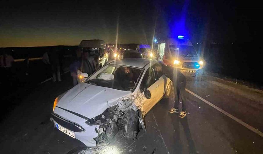 Batman’da iki araç kafa kafaya çarpıştı: 2 yaralı