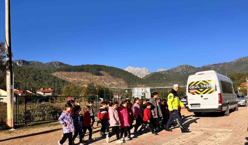 Eğirdir jandarmasından öğrencilere trafik dersi