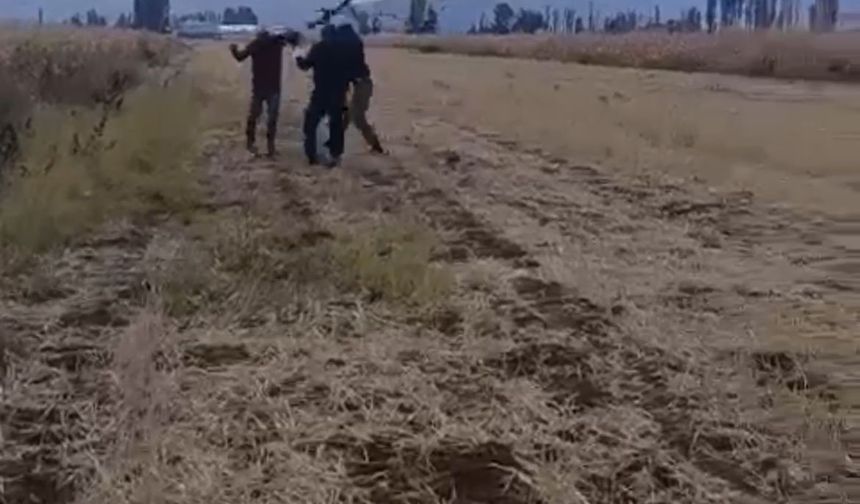 Kızının gözü önünde babayı darbettiler: Olay anı kamerada