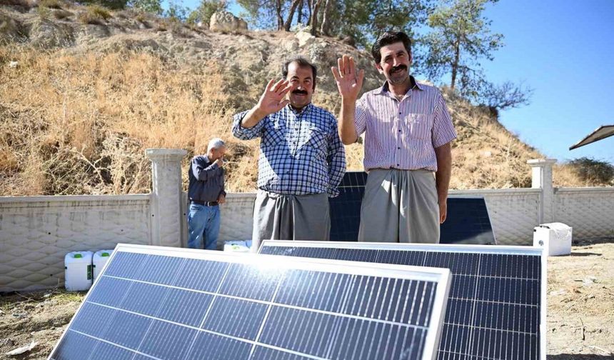 Mersin’de üreticiye güneş paneli, sıvı gübre ve nergis soğanı desteği