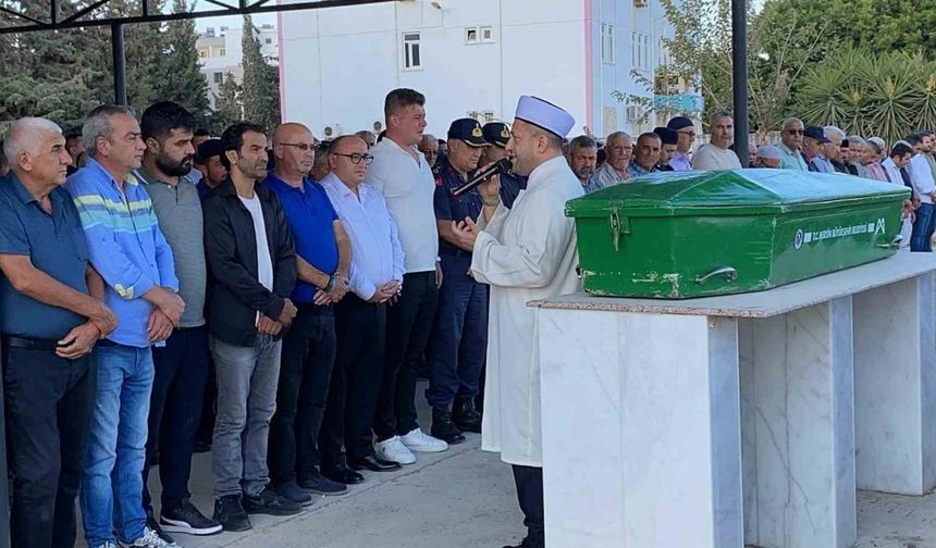 Mersin’deki işçi servisi kazasında hayatını kaybeden 4 kişiden biri toprağa verildi