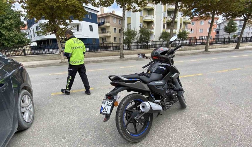 Motosiklet ile otomobil çarpıştı: 1 yaralı