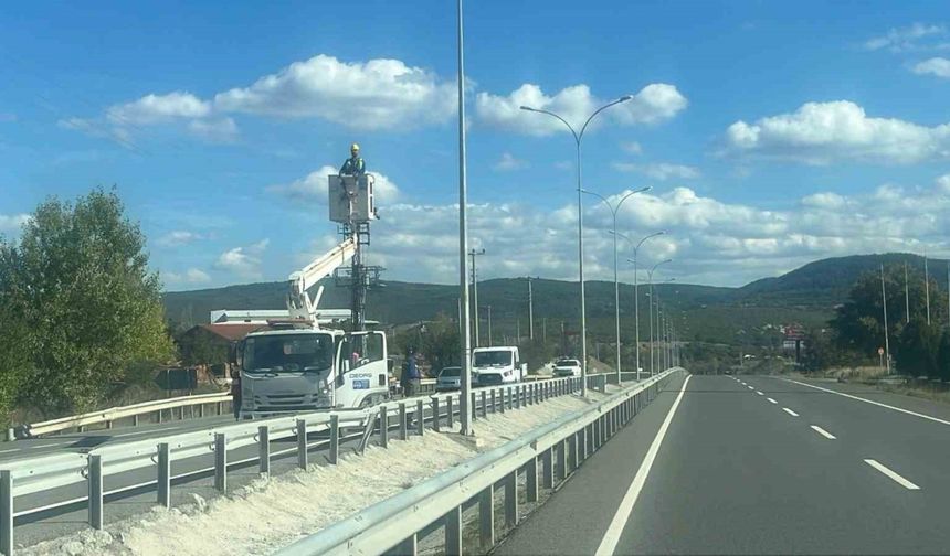Tavşanlı çevre yolunda aydınlatma çalışmaları sürüyor