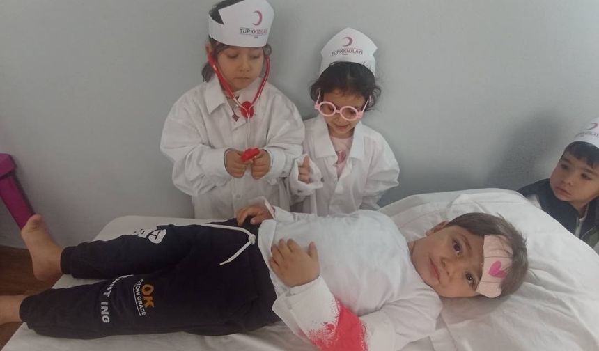 Anamur’da miniklerden ’Kızılay Haftası’ etkinliği