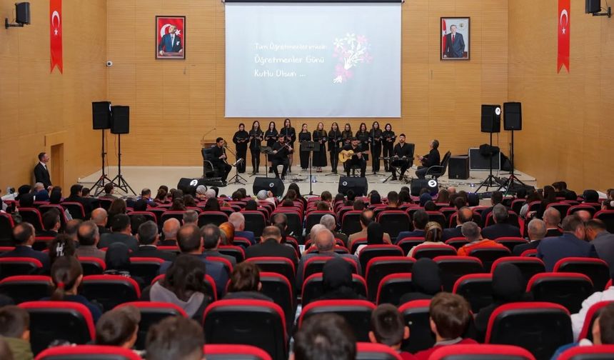 Bayburt'ta Öğretmenler Günü düzenlenen programla kutlandı