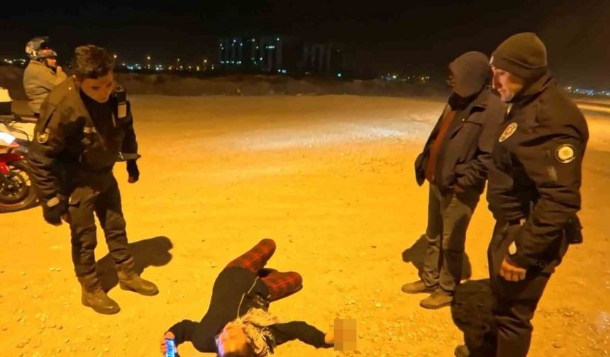 Bekçiler, "Eve bırakalım" dedi, alkollü kadın "Ölümü bulursunuz" cevabını verdi