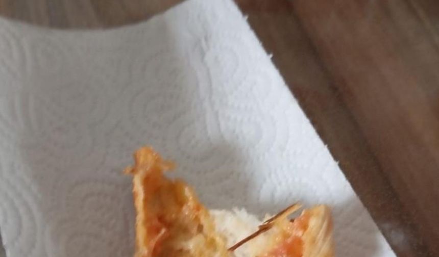 Elazığ’da ekmeğin içerisinden odun parçaları çıktı