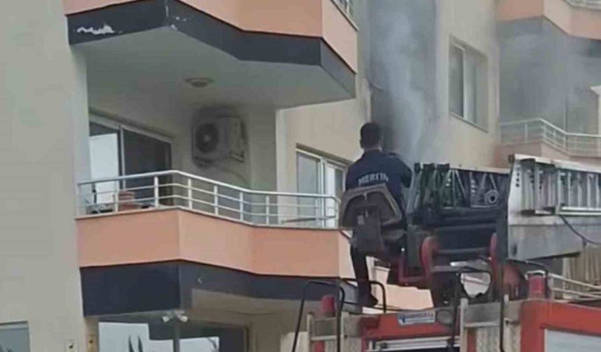 Erdemli’de bina yangını korkuttu