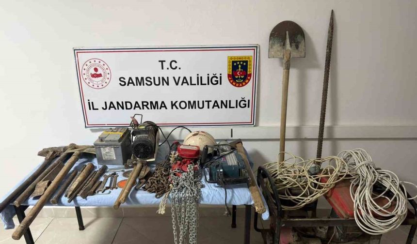 Kaçak kazı yapan 4 şahıs jandarmaya yakalandı