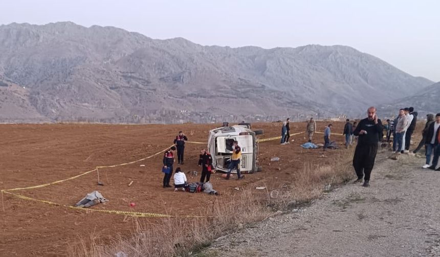Kahramanmaraş’ta işçileri taşıyan minibüs takla attı: 2 ölü, 7 yaralı