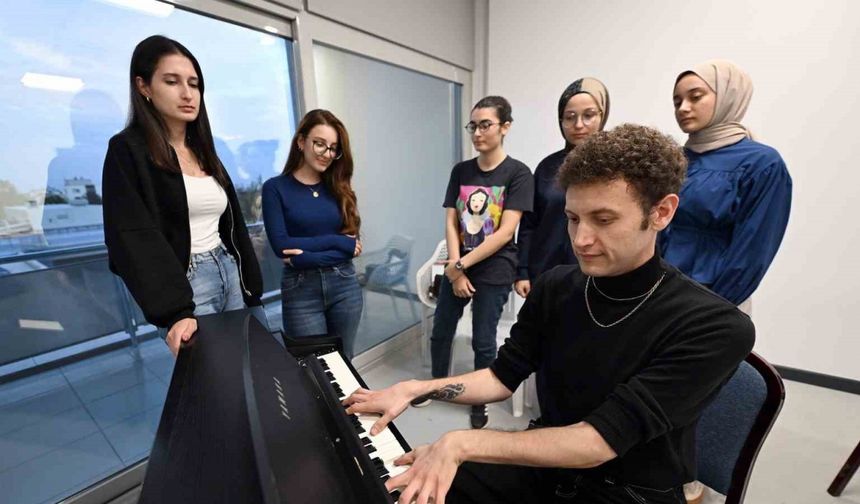 Mersin’de ücretsiz enstrüman kurslarına yoğun ilgi