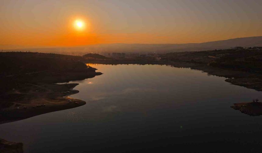 Şehir merkezine birkaç kilometre uzaklıkta: Gün batımı manzarasıyla mest ediyor