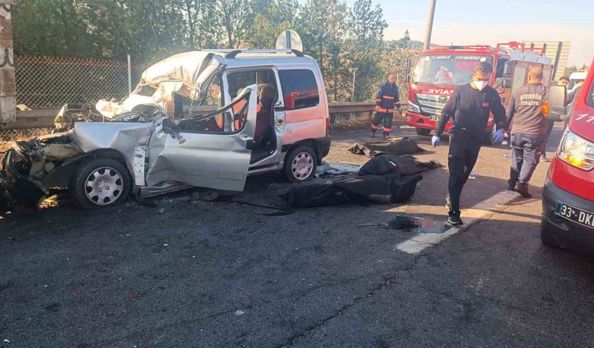Tarsus'ta trafik kazası: 3 ölü, 3 yaralı